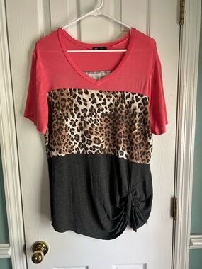 Coral & Leopard Colorblock V-Neck Tee with Black Knot